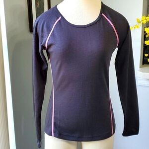 Bass pro shop ladies long sleeve top, dark gray and pink stitching. Size small P